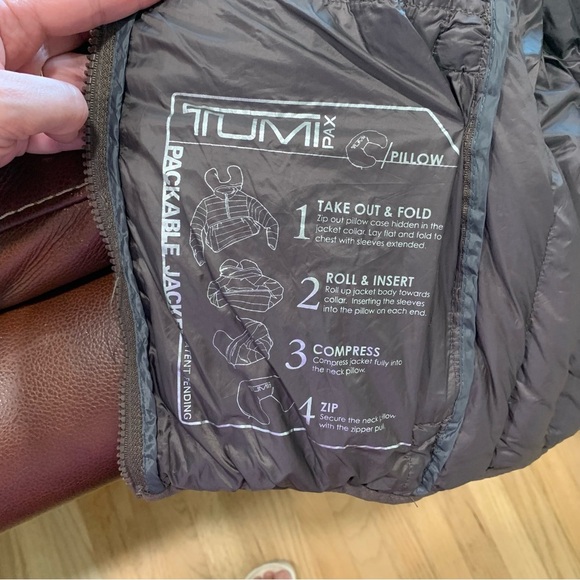 Women’s Tumi Pax Down Puffer Packable Jacket Size Medium Outerwear Lightweight - Picture 13 of 16